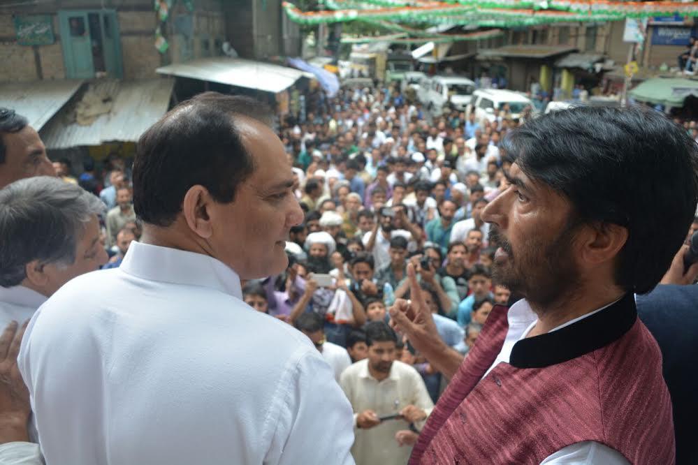 G A Mir, Azharuddin lead road show in Anantnag